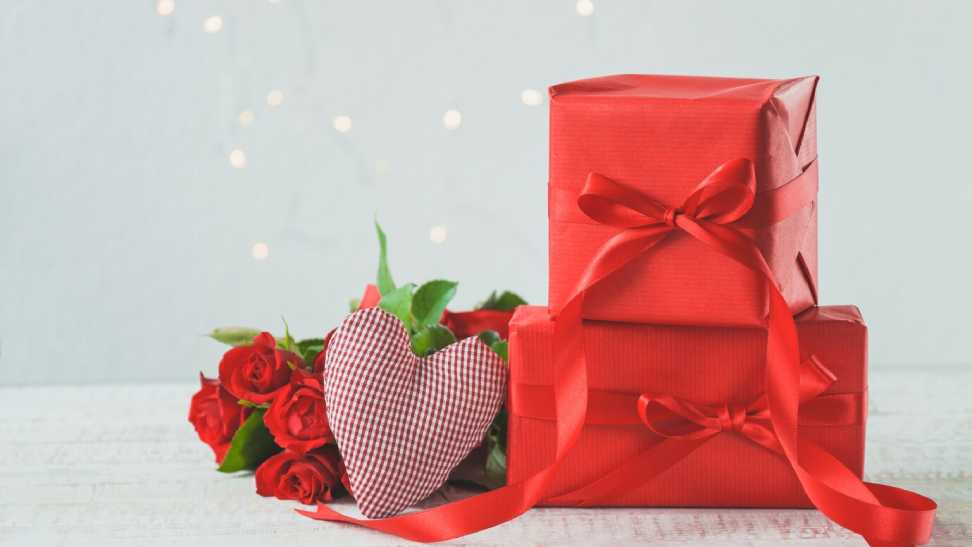 How To Choose The Best Anniversary Gifts For Your Husband?